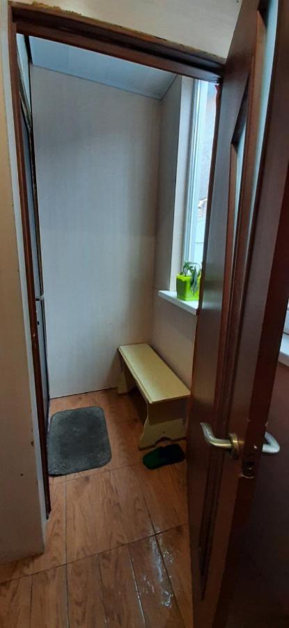 Дом С Удобствами, Возле 3 Городской Больницы チェルカースィ エクステリア 写真