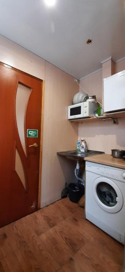 Дом С Удобствами, Возле 3 Городской Больницы チェルカースィ エクステリア 写真